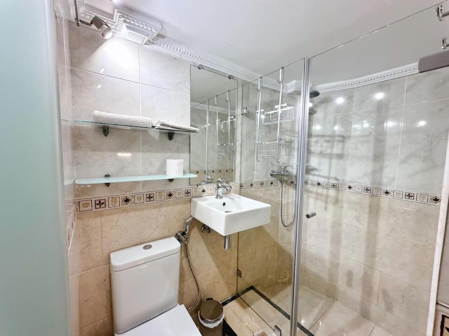 *new Gray D Albion: Puerto Banus Apartment *