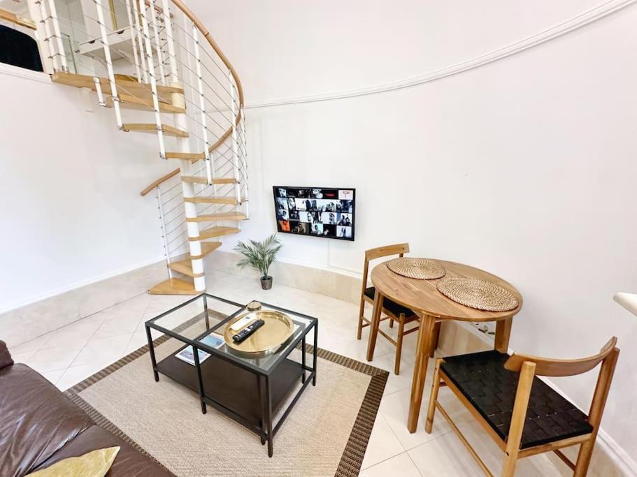 *new Gray D Albion: Puerto Banus Apartment *